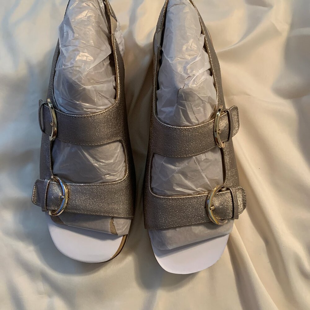 Life Stride Women's Buckle Sandals Size 11 W.